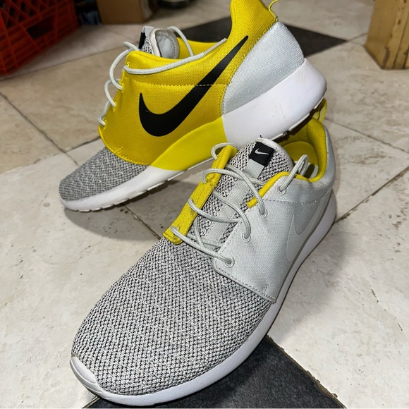CUSTOMIZED Yellow & White Nike Roshe Runs! - Picture 3 of 6